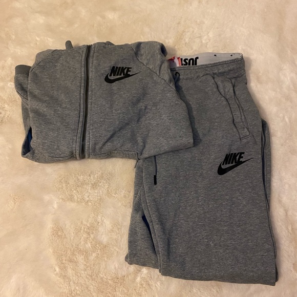 Nike sweatsuit